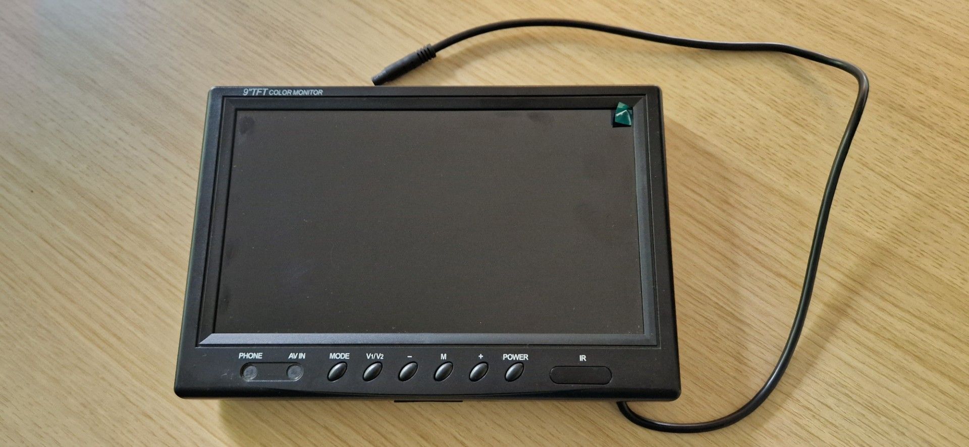 m-use écran 9"  2x AV-in 9V/36V 4-pin